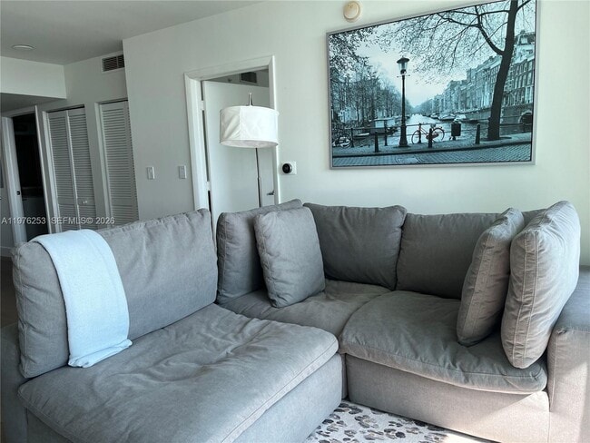 Building Photo - 1800 N Bayshore Dr