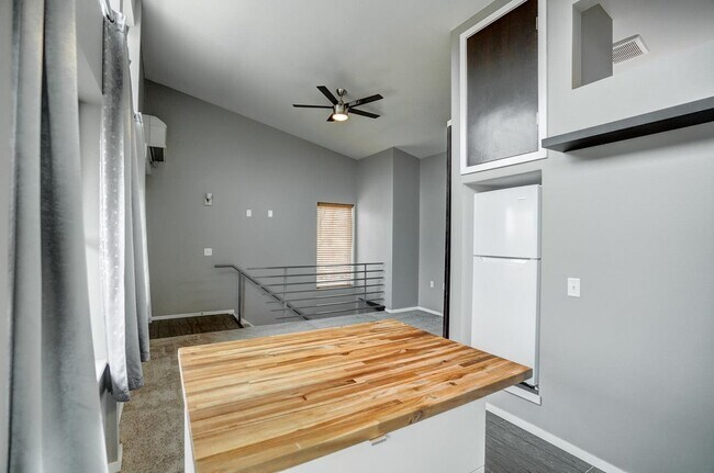 Building Photo - 3048 Anderberg Dr