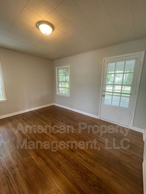 Building Photo - P2-1Q- 2808 E. 1st Pl.