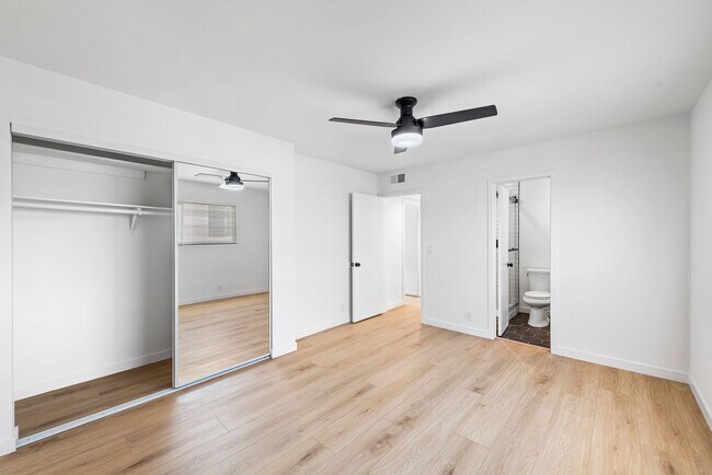 Building Photo - 223 Avenida Victoria