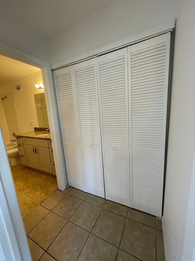 Building Photo - 436 Washington Palm Loop