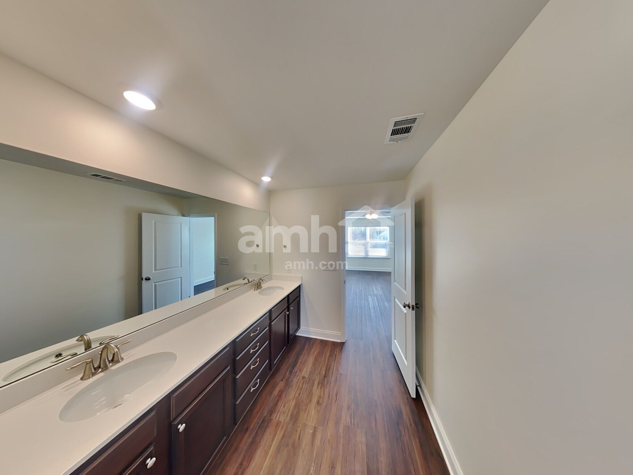 Building Photo - 2023 Williamshire Ln