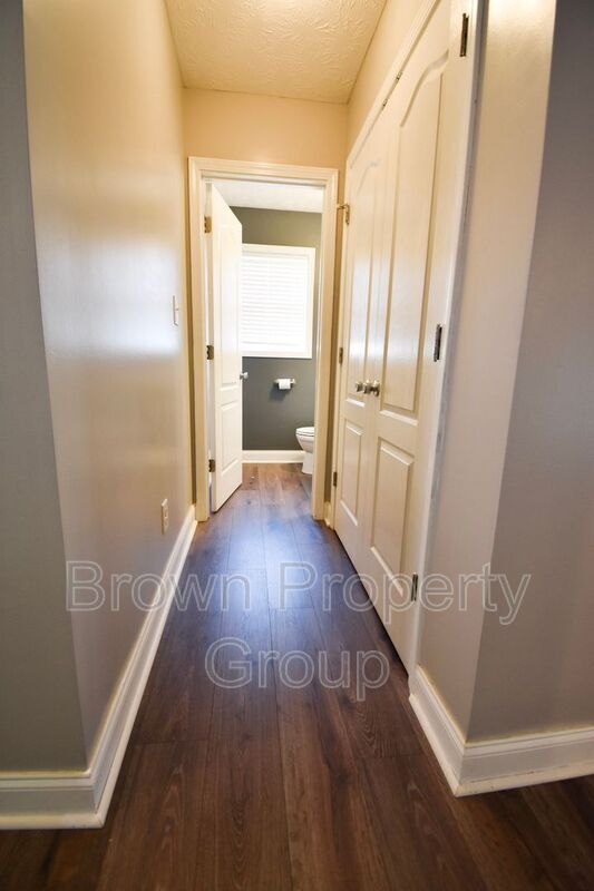 Building Photo - 131 Flag Ln