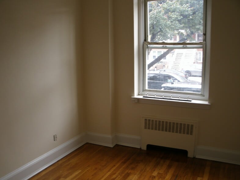 Building Photo - 5301 Glenwood Rd