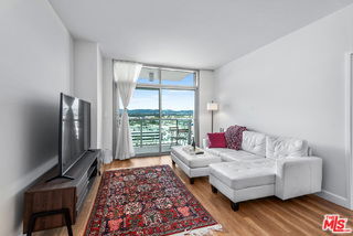 Building Photo - 13700 Marina Pointe Dr