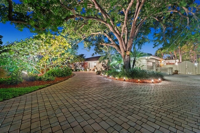 Building Photo - 10740 SW 74th Ct