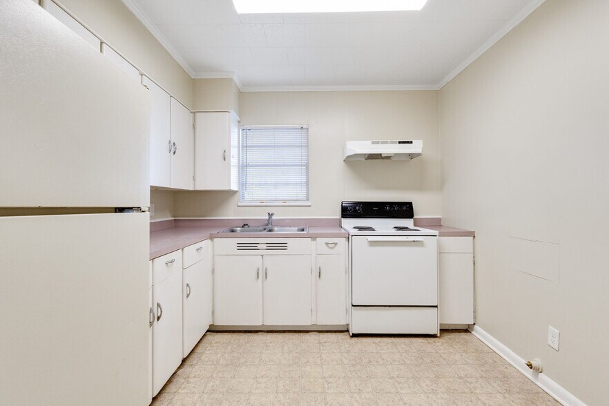 Building Photo - 406 Silkwood St