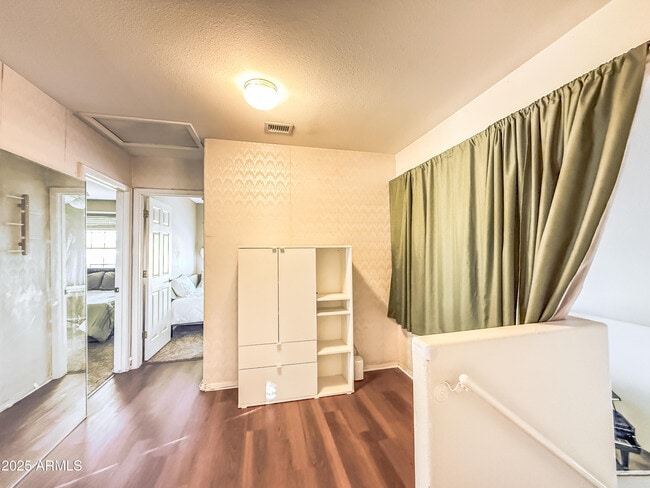 Building Photo - 5057 E Delta Ave