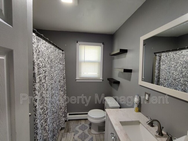 Building Photo - 85 Gilman St