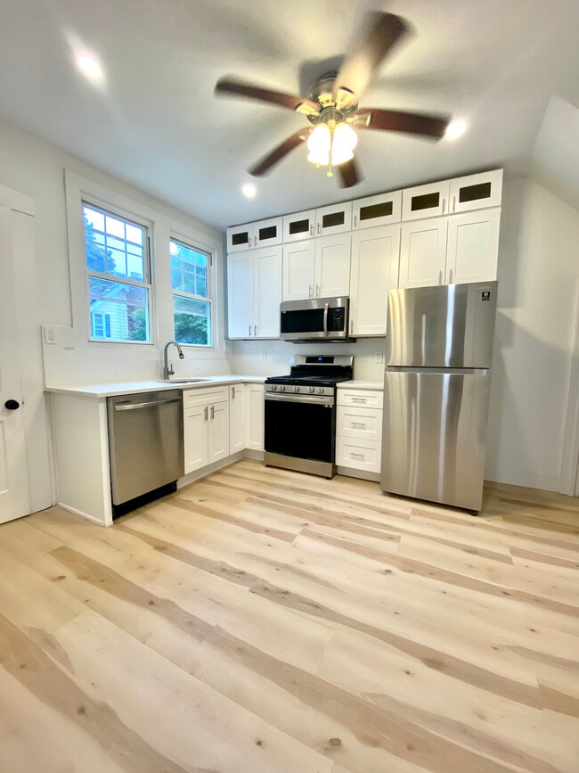 Building Photo - 25 Beecher Pl