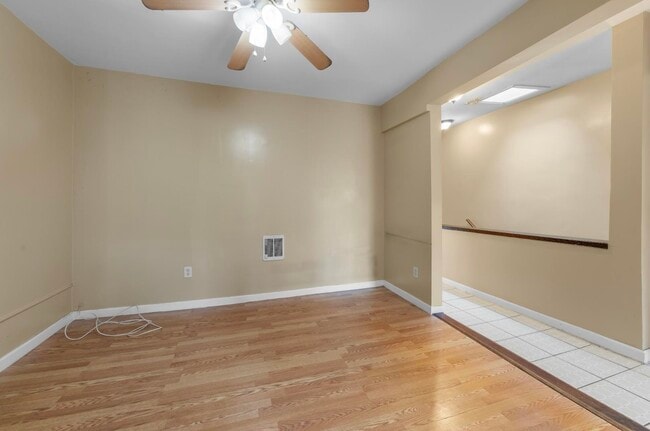 Building Photo - 812 Grand St