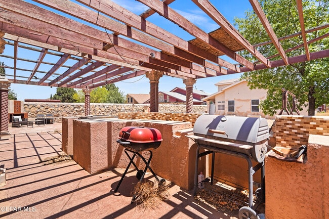 Building Photo - 5009 Cedar Sands Ln