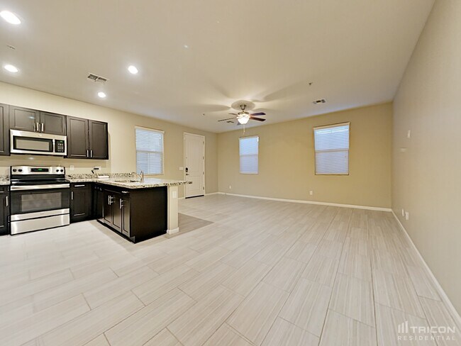 Building Photo - 12560 W Hummingbird Terrace