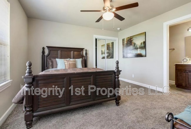 Building Photo - 10510 Clubhouse Dr