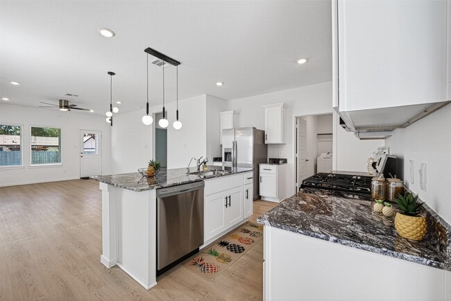 Building Photo - 407 Robin Ct