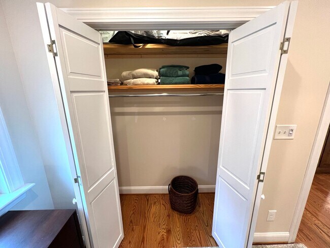 Building Photo - Furnished & All Inclusive Rental with Lake View-SHORT TERM LEASING!!