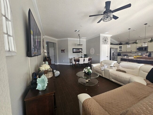 Building Photo - 5849 Seymour Ave