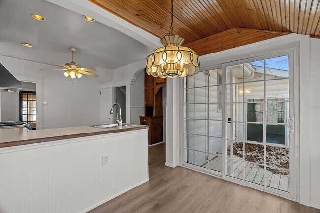 Building Photo - Charming 2+ Bedroom in Shrewsbury – Walkable Neighborhood & Pet-Friendly!