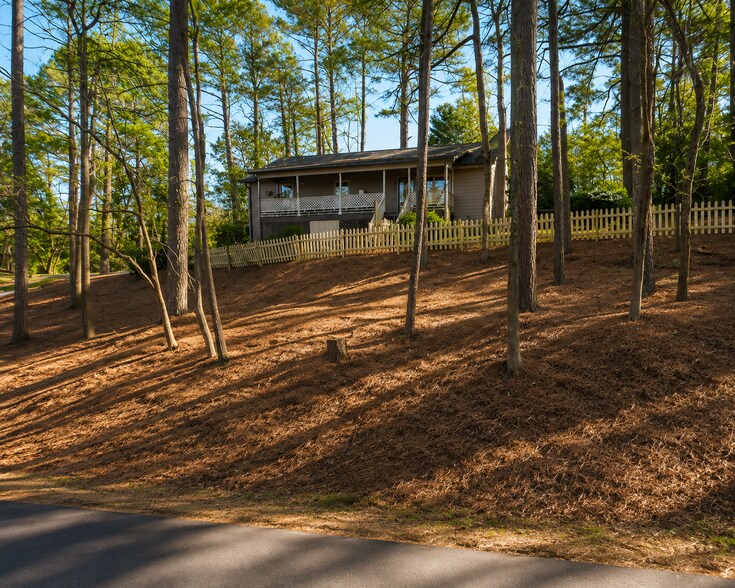 Building Photo - 3210 Glasco Dr