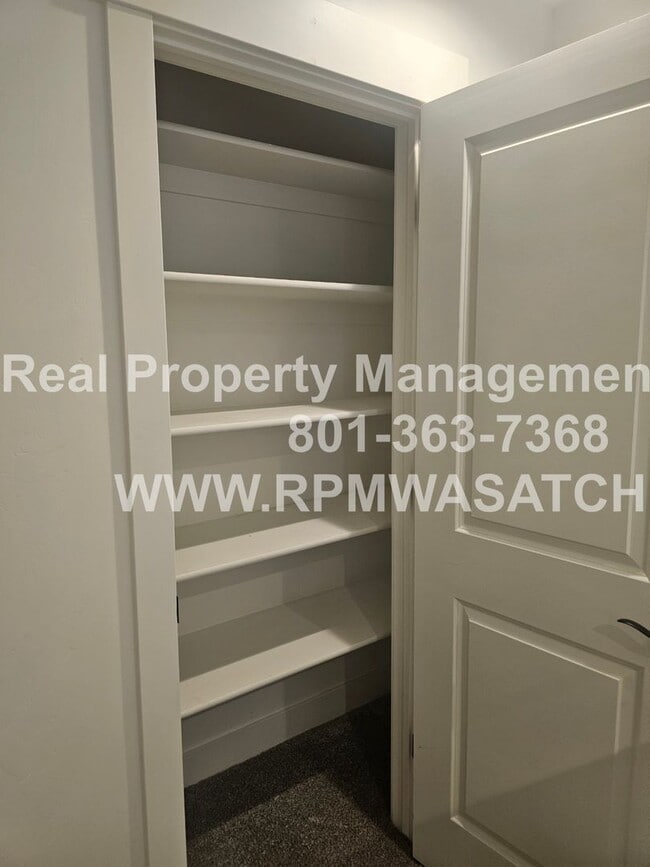 Building Photo - Beautiful Tooele Town House Available Now