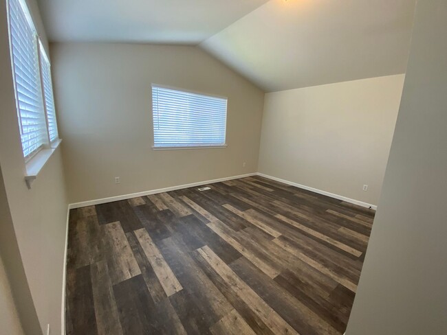 Building Photo - Stunning 4 bedroom, 3 1/2 bathroom remodel...