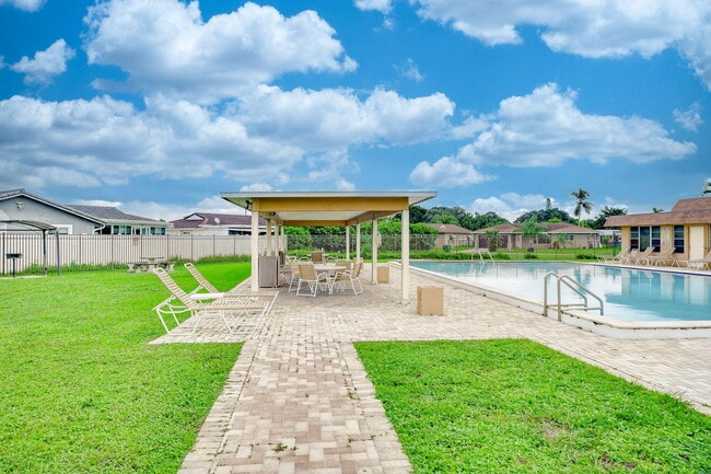 Building Photo - 9603 NW 67th Ct