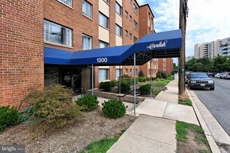 Building Photo - 1300 S Arlington Ridge Rd