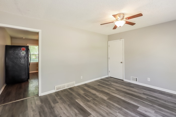 Building Photo - 6303 N Bellefontaine Ave