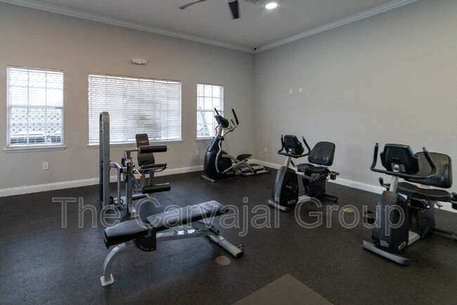 Building Photo - 6646 S Goldenrod Rd