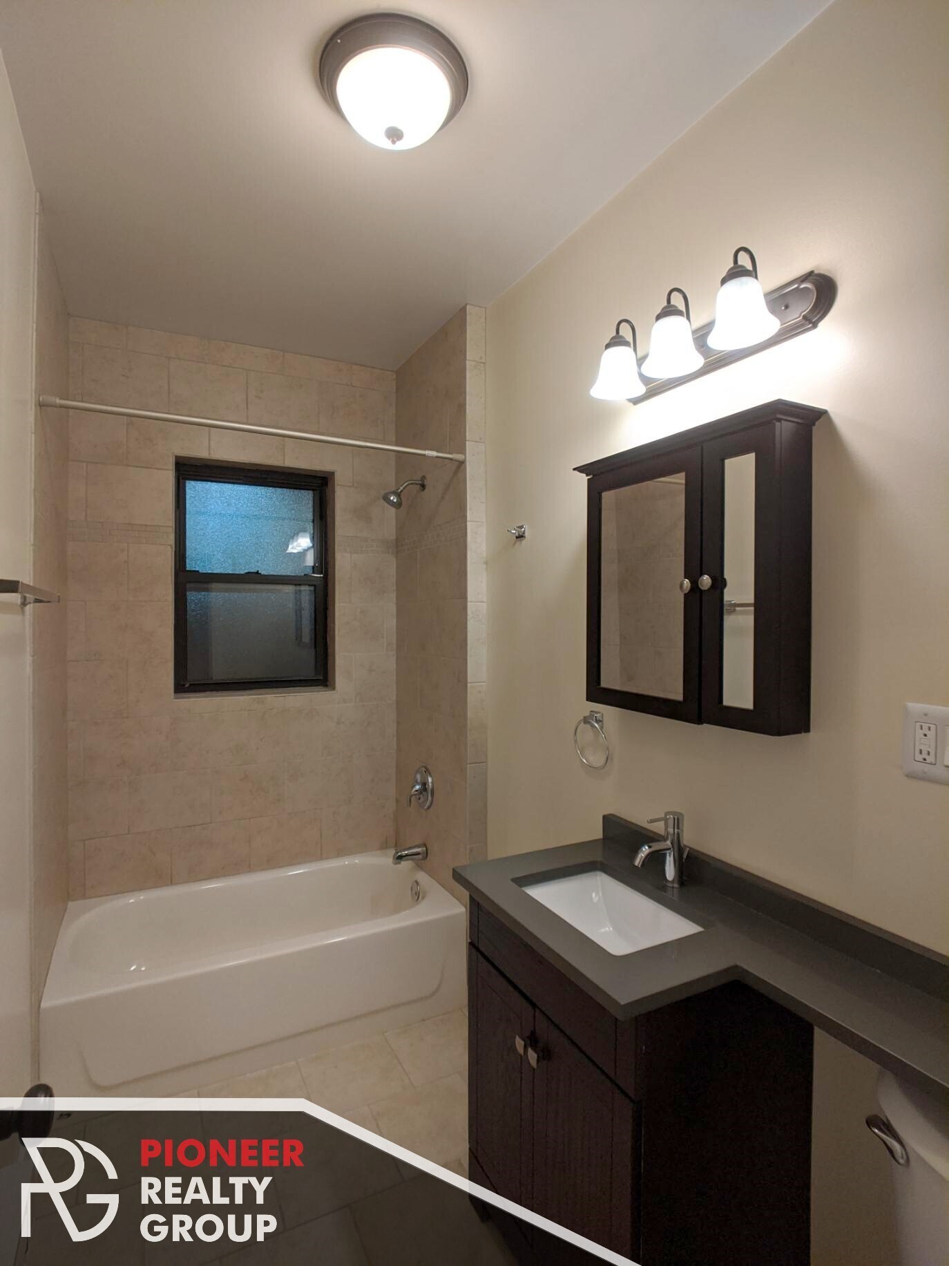 Building Photo - 951 W Cornelia Ave