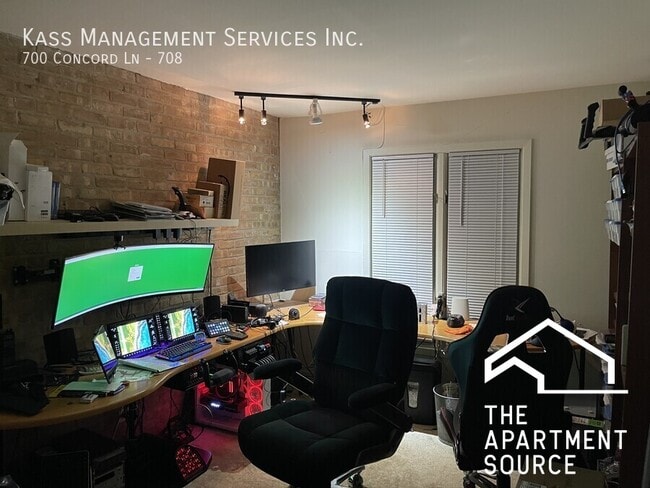 Building Photo - 700 Concord Ln