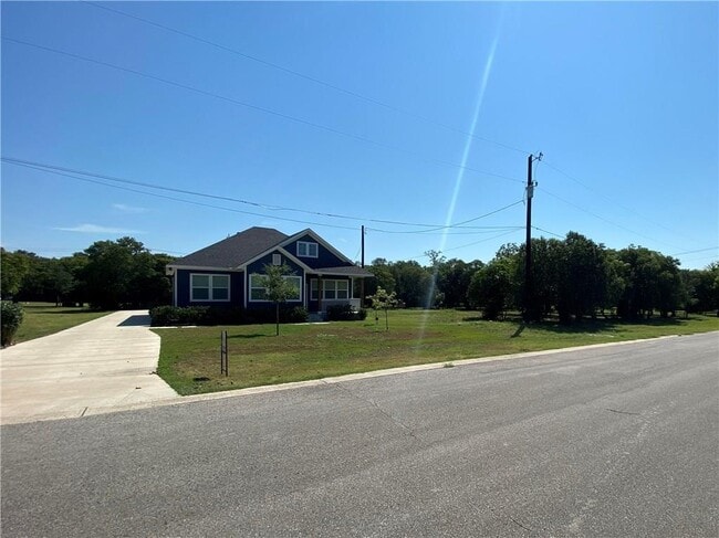 Building Photo - 606 W 1st St