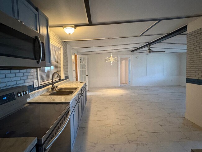 Building Photo - 4bed/3bath SFH Rent $1740/month ready May 2026