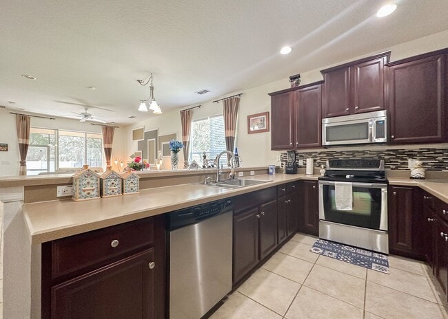 Building Photo - Furnished Rental in Golf Cart District!