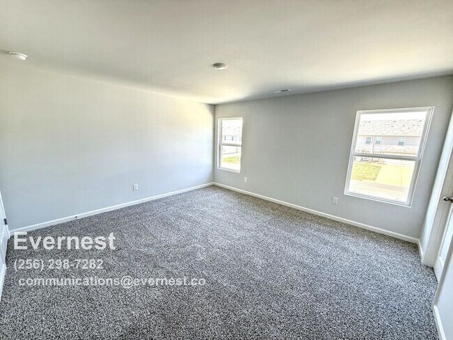 Building Photo - 3-Bedroom, 2.5-Bathroom Townhouse in a Pri...