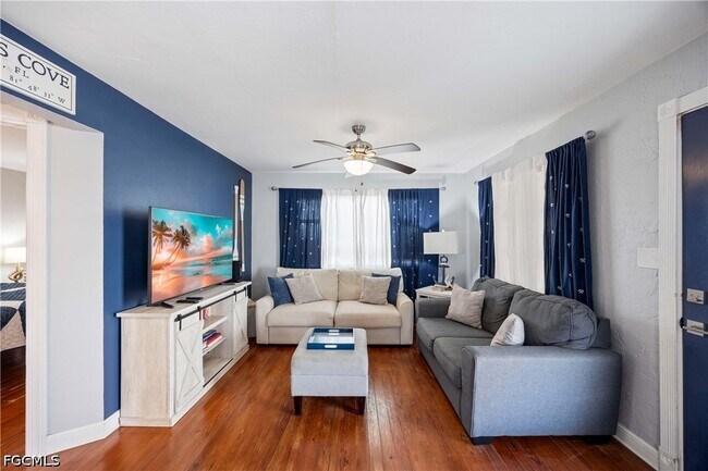 Building Photo - 547 101st Ave N