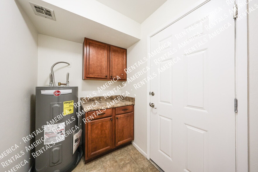 Building Photo - 8548 E Belleview St