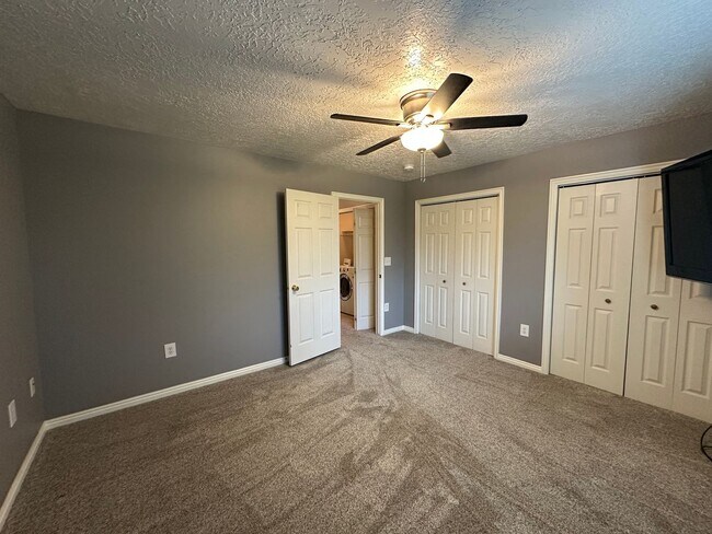Building Photo - Cute and Cozy 2 Bed, 1.5 Bath Townhome in the Meadows!