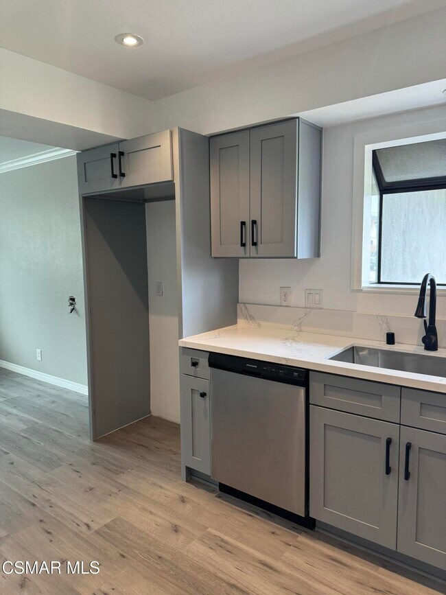 Building Photo - 1694 Regent St