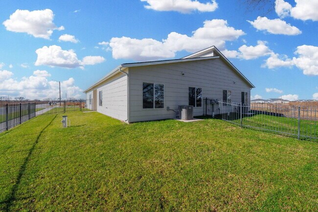 Building Photo - 1902 Cody Ln