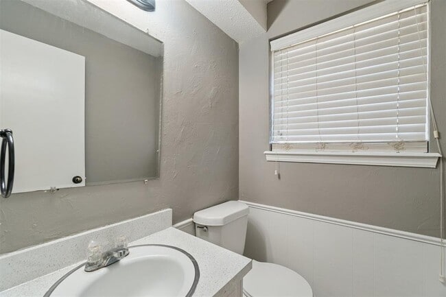 Building Photo - 4009 Vickie Dr