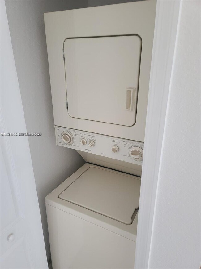 Building Photo - 17650 NW 73rd Ave