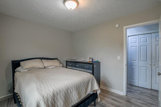 Building Photo - 356 Meadow Trace Dr