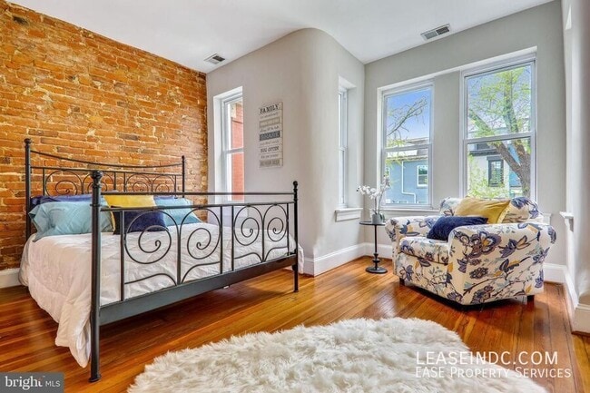 Building Photo - 766 Harvard St NW