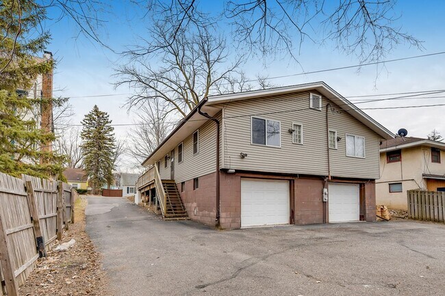 Building Photo - Perfect 3 Bedroom Home in Saint Louis Park!