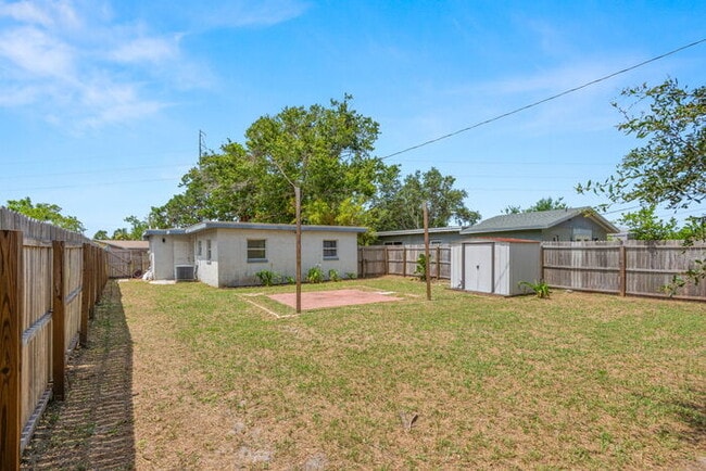 Building Photo - Home For Rent in St Petersburg!