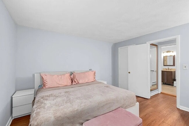 Building Photo - "Charming 1-Bedroom Retreat with Modern Co...