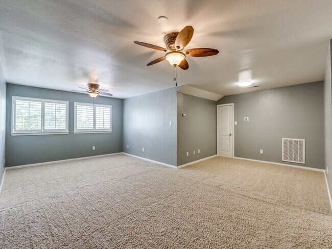 Building Photo - 4684 Old Pond Dr
