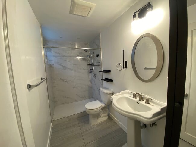 Building Photo - 4673 Redding St