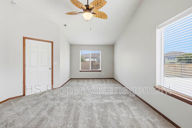 Building Photo - 5520 Leon Ct